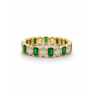 Oval diamant- og smaragd eternity-ring i bezelinnfatning, 2,60 ct