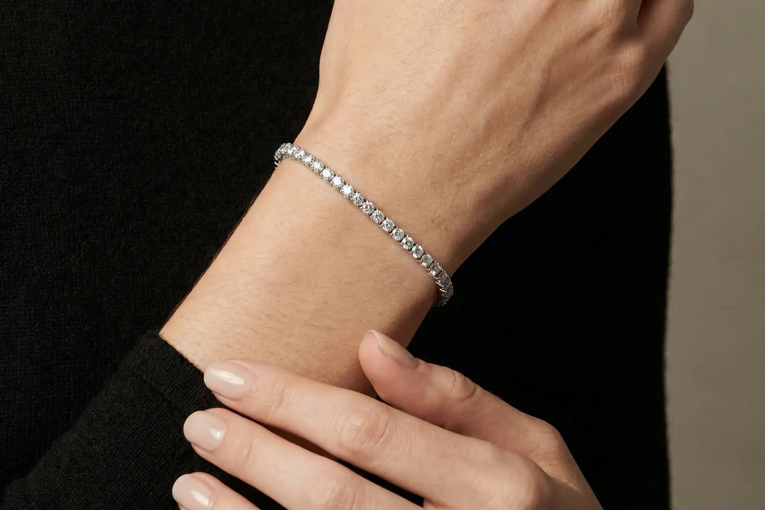 Tennisarmbånd med 8 carat diamanter på håndledd – luksuriøst uttrykk og høy synlighet